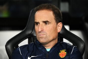 Jagoba Arrasate, entrenador del RCD Mallorca, mira antes del partido de LaLiga entre el RC Celta de Vigo y el RCD Mallorca en el Estadio Balaidos