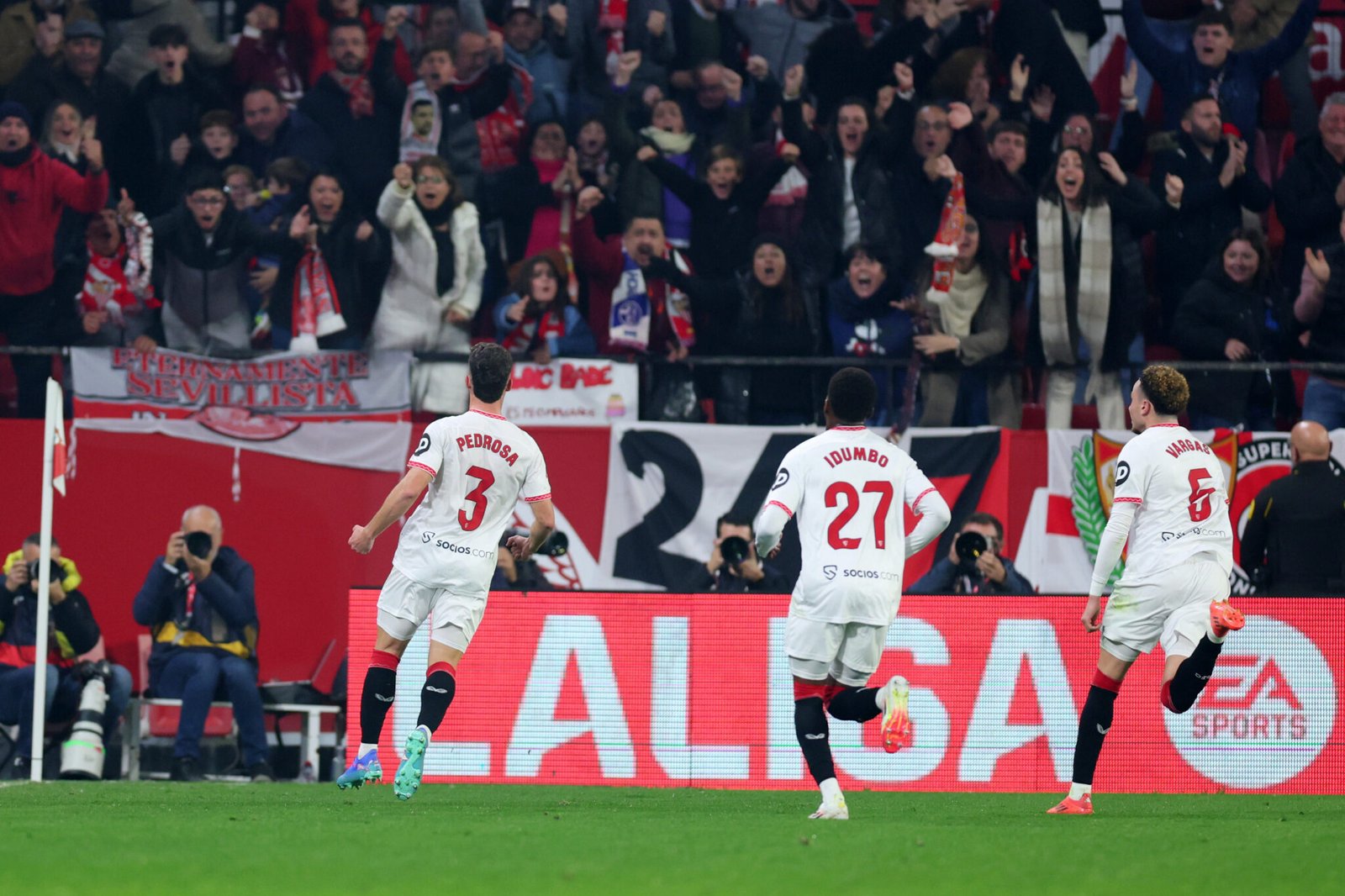 El Sevilla FC en el partido antes de jugar en Montilivi