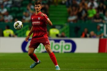 Kike Salas durante el Sporting CP - Sevilla FC en el Estadio José Alvalade (Photo by Gualter Fatia/Getty Images)