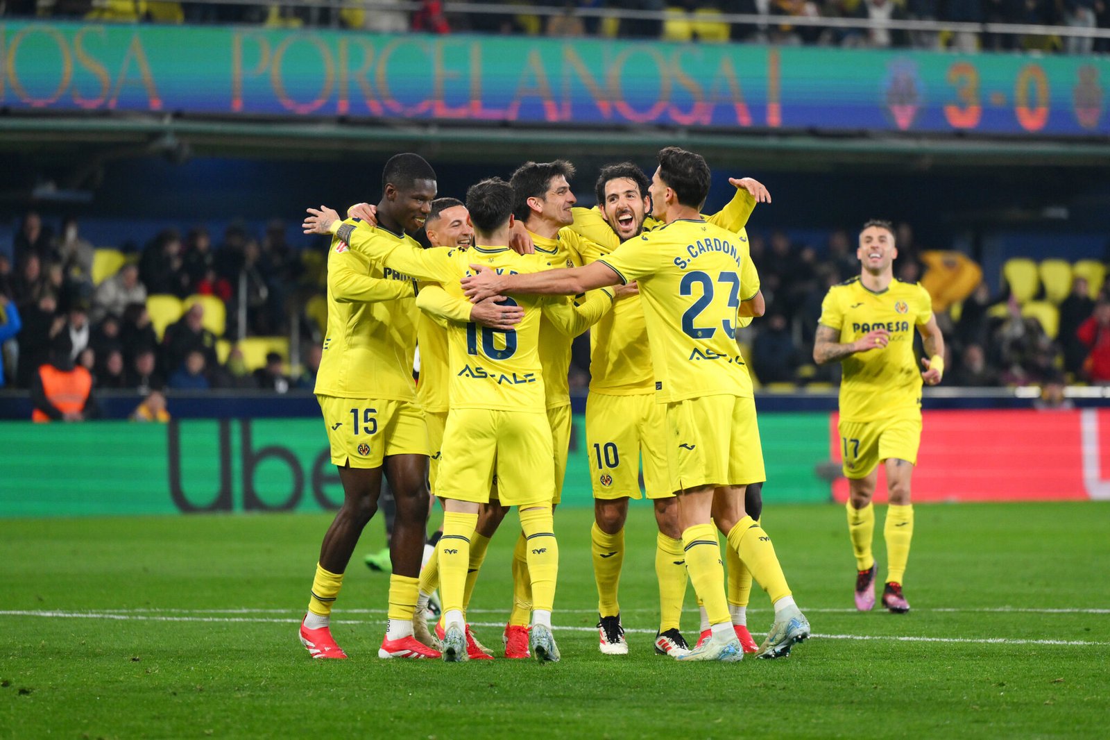 Jugadores del Villarreal cleebrando el tercer gol ante el Mallorca 