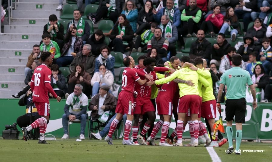 Los jugadores del FC Cartagena celebran el gol de Álex Millán ante el Elche. Fuente: LaLiga vía web