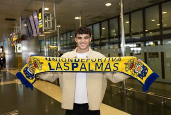 Stefan Bajčetić en su presentación como nuevo jugador de Las Palmas. Foto: UD Las Palmas.