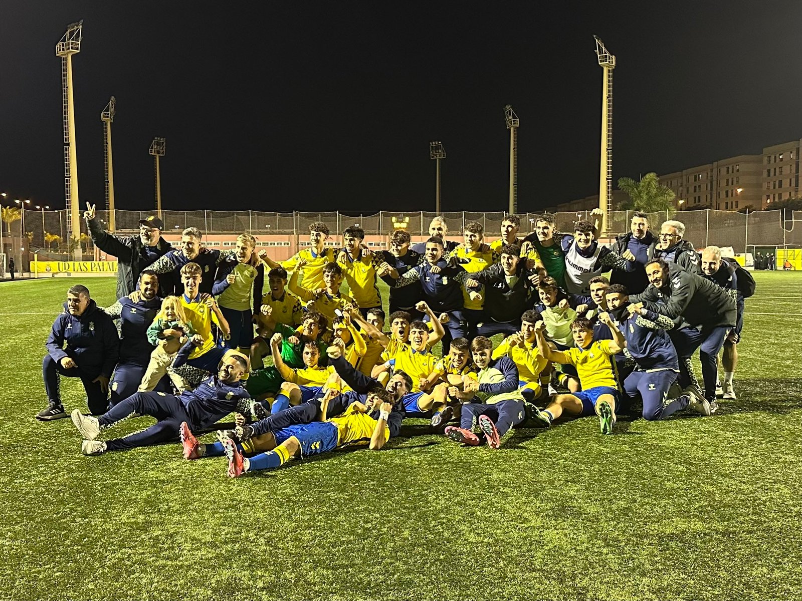 El Juvenil División de Honor de Las Palmas celebra el pase a las semifinales de la Copa del Rey tras vencer al Granada. Foto: UD Las Palmas.