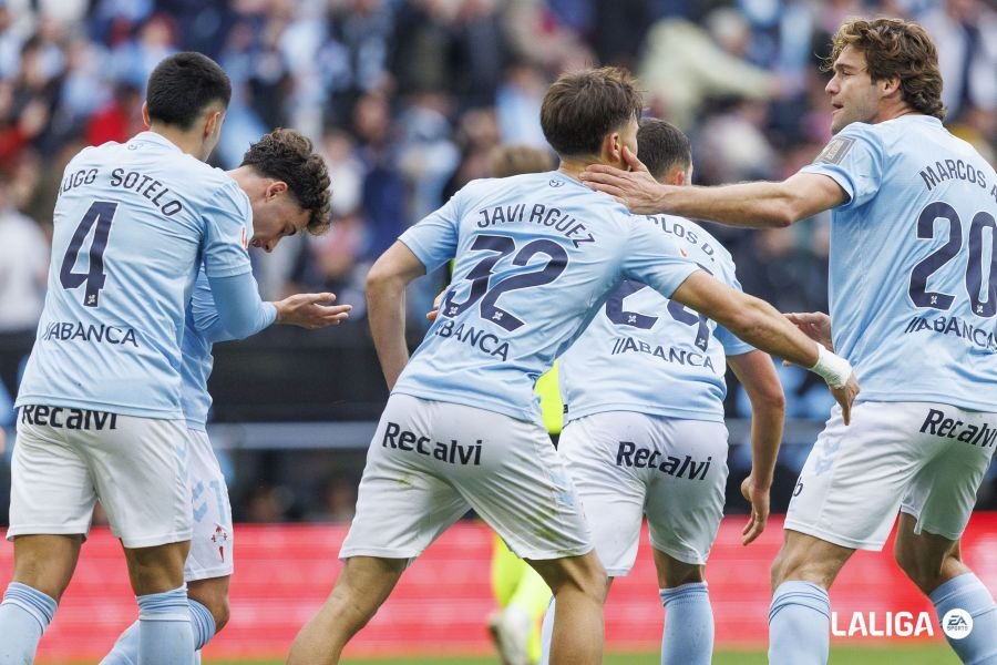 Javi Rodríguez festeja el empate a 2 en el encuentro. Fuente: LaLiga vía web