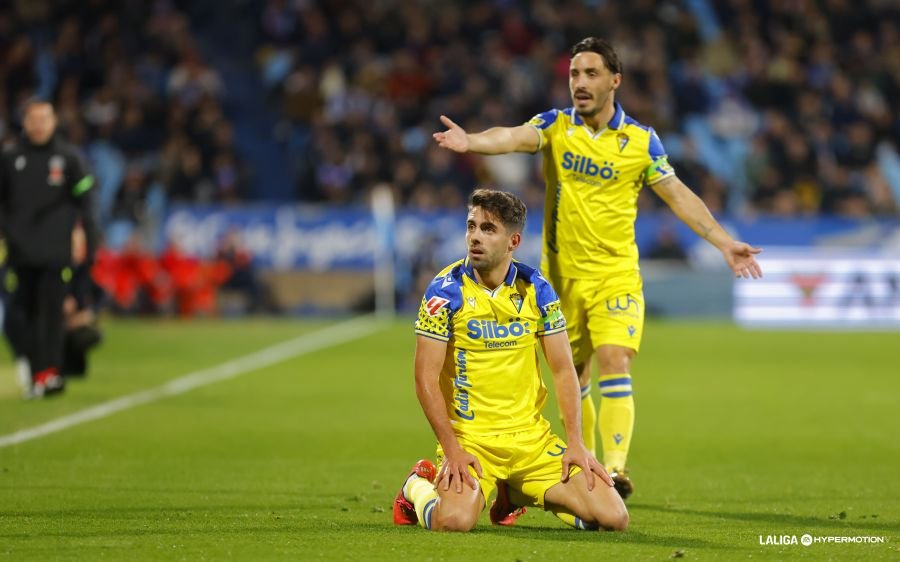 Rubén Sobrino en el partido del Cádiz en La Romareda