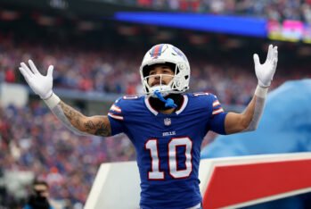 Khalil Shakir #10 de Buffalo Bills antes de la AFC Wild Card Playoff contra los Denver Broncos en el Highmark Stadium el 12 de Enero de 2025 en Orchard Park, New York. (Fotografía: Elsa/Getty Images)