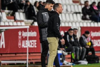 Alberto González en el banquillo ante el Real Zaragoza