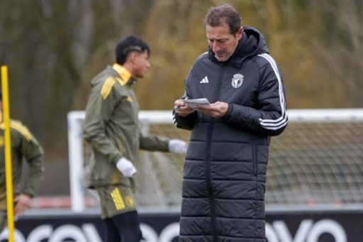 Luis Miguel Ramis apuntando en el entrenamiento del miércoles de la semana previa al partido ante el Real Zaragoza