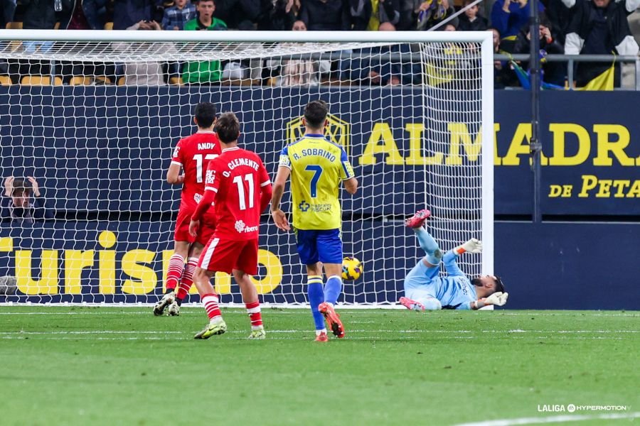 Andy marca el primer gol del Cartagena en el Nuevo Mirandilla