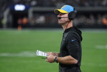 Head coach Brandon Staley con Los Angeles Chargers en el partido contra Las Vegas Raiders en el Allegiant Stadium el 14 de Diciembre de 2023 en Las Vegas, Nevada. Nuevo coordinador de los Saints (Fotografía: Sean M. Haffey/Getty Images)