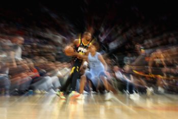 Kevin Durant #35 con los Phoenix Suns contra Jaylen Wells #0 de los Memphis Grizzlies en el Footprint Center el 11 de Febrero en Phoenix, Arizona.(Fotografía: Christian Petersen/Getty Images)