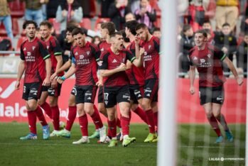 Jugadores del Mirandés celebrando el gol ante el Elche CF