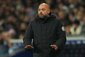 Manolo González, entrenador del RCD Espanyol, hace un gesto durante el partido de LaLiga entre el RCD Espanyol de Barcelona y el Real Madrid CF en el RCDE Stadium