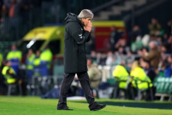 Manuel Pellegrini durante el Real Betis Balompié - Athletic Club en el Estadio Benito Villamarín (Photo by Fran Santiago/Getty Images)