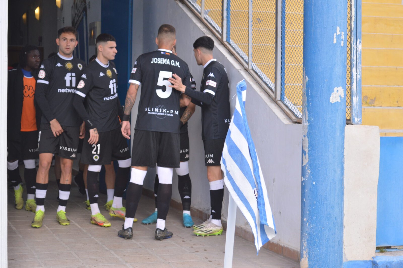 Jugadores del Hércules antes del encuentro ante el Alcoyano (Fotografía: Ángel Sánchez)