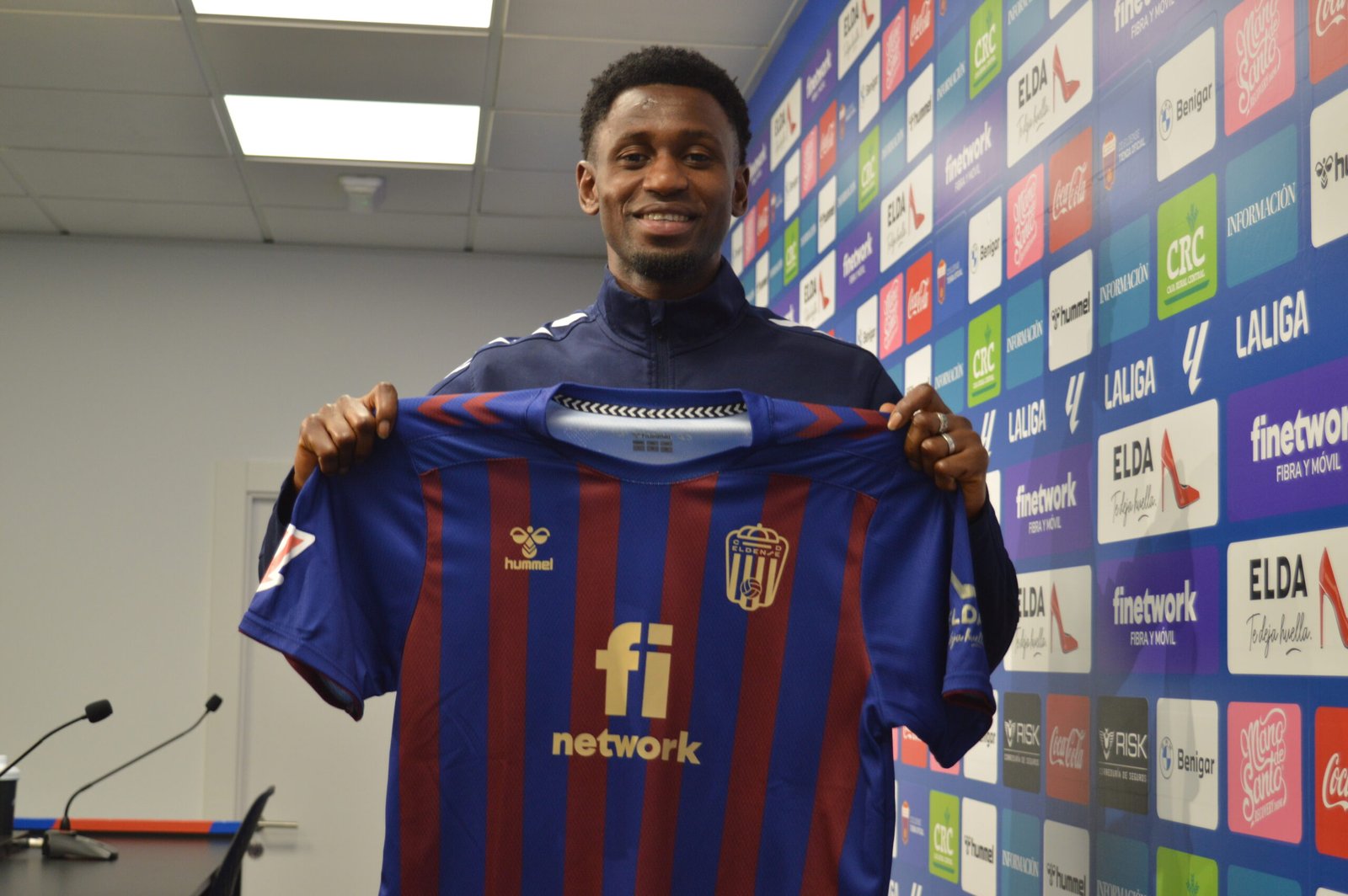 Diawara en su presentaciòn como jugador del CD Eldense (Fotografía: Ángel Sánchez)