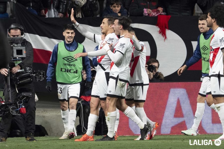 Óscar Trejo festeja el gol del empate en el fondo de los bukaneros. Fuente: LaLiga vía web