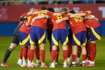 Los jugadores de la selección sub 21 hacen piña antes del partido. Fuente: SeFutbol "X"