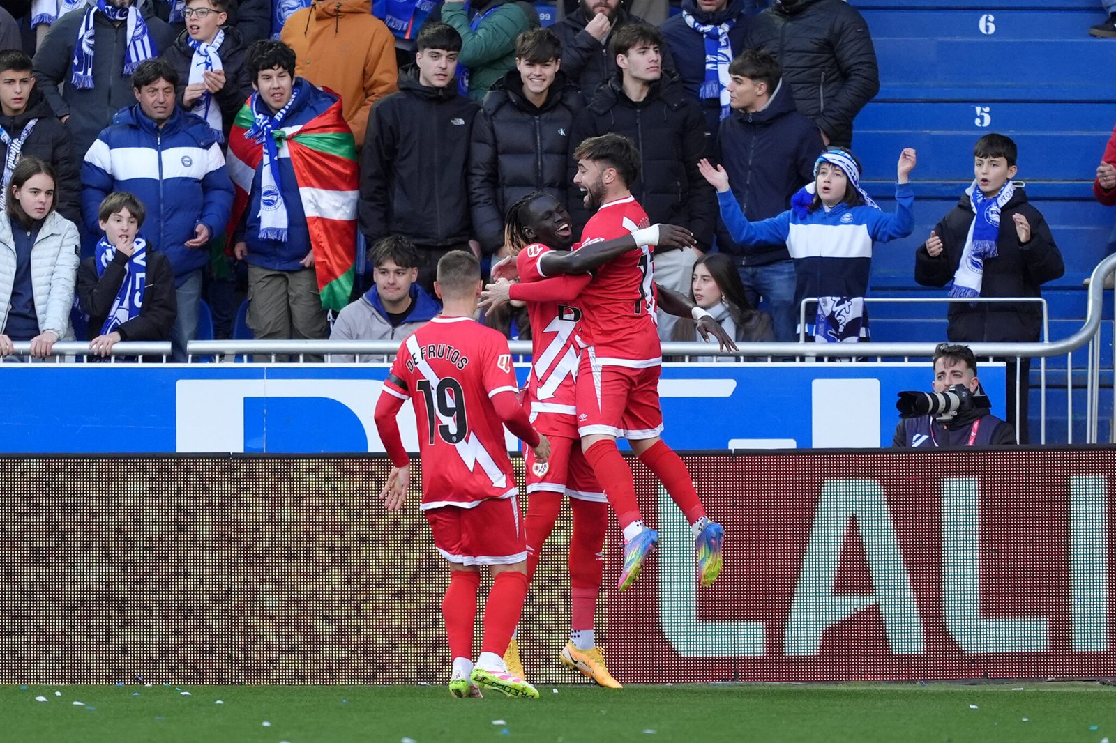 Deportivo Alaves v Rayo Vallecano - La Liga EA Sports