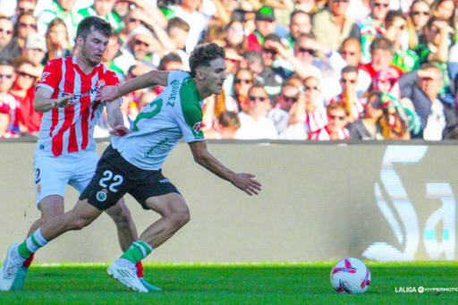 Rodríguez dejando atrás a Guille Rosas