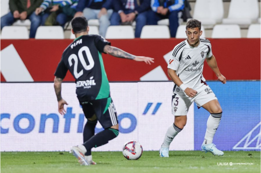 Juan María recibiendo ante Pacheco