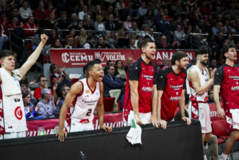 Jugadores del Casademont Zaragoza celebrando