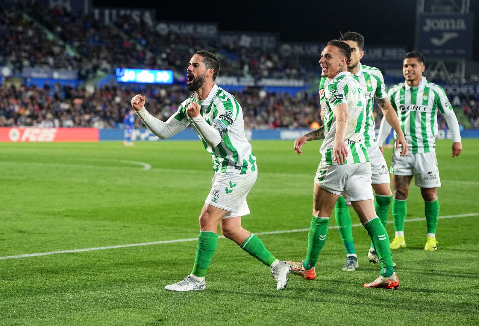 Isco celebrando uno de los goles en el Getafe CF - Real Betis Balompié (Foto de: Aitor Alcalde/Getty Images)