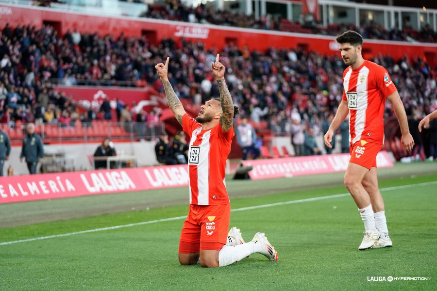 Luis Suárez celebrando su gol ante el Real Zaragoza (Foto: vía LaLiga Hypermotion / Redes Sociales `web`)