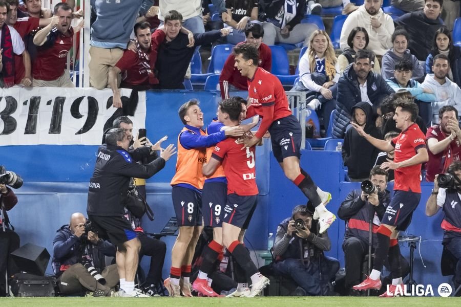 Herrando celebra el gol conseguido en Butarque con varios de sus compañeros. Fuente: LaLiga vía web