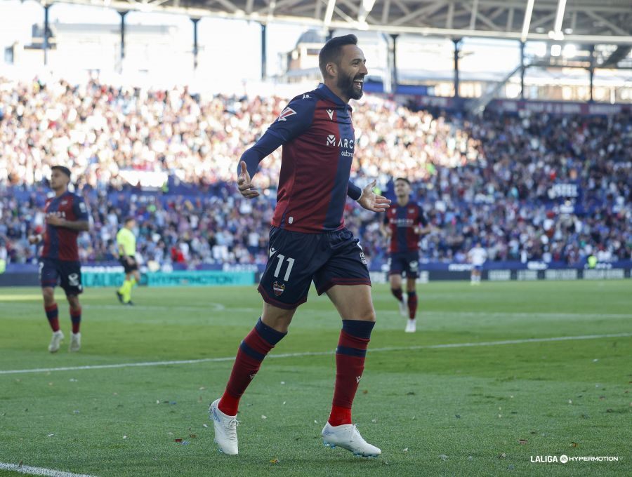Morales celebrando su gol ante el Real Zaragoza (Foto: vía LaLiga Hypermotion / Redes Sociales `web`)