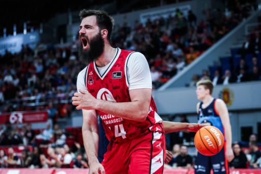 Bojan Dubljevic celebrando la victoria ante el Leyma Coruña