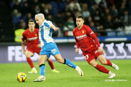 Yeremay con el balón ante la presión de Ager Aketxe en el partido de ida de esta temporada