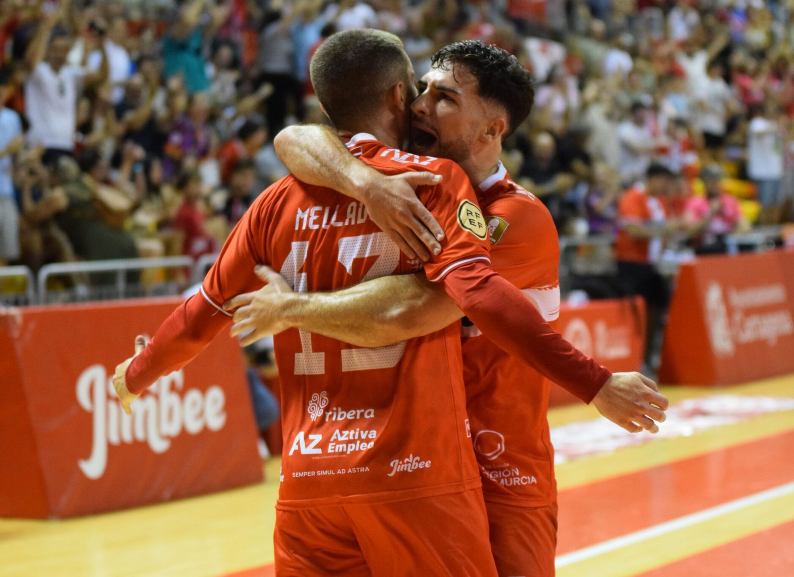 Mellado y Pablo Ramírez celebran juntos uno de los goles del Jimbee Cartagena. Fuente: Jimbee Cartagena