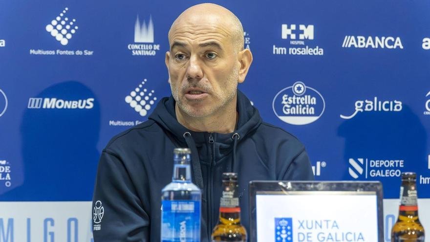 Félix Alonso en una rueda de prensa como entrenador del Monbus Obradoiro. Foto: Jesús Prieto